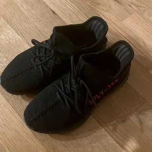 Replica Adidas Yeezy black sneakers size 5/6 adult